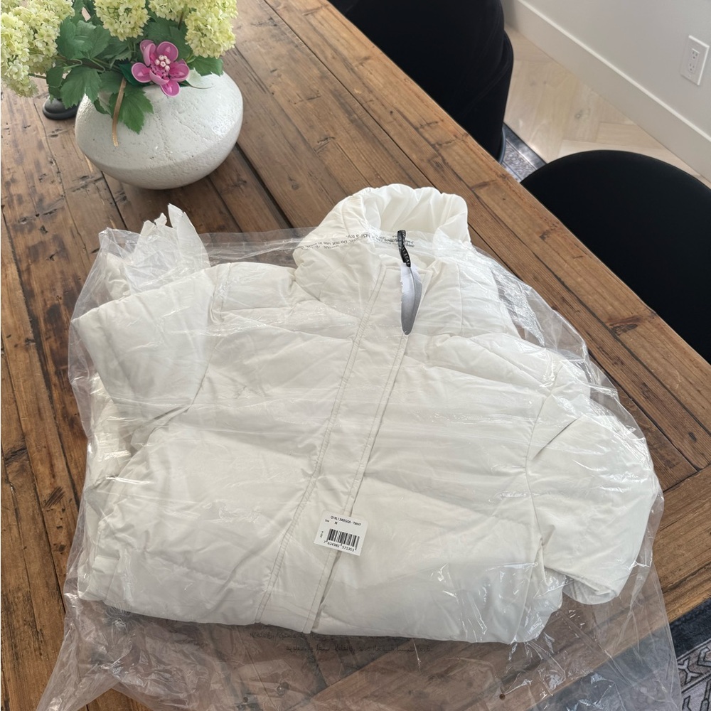 NWT GUESS White Puffer Jacket